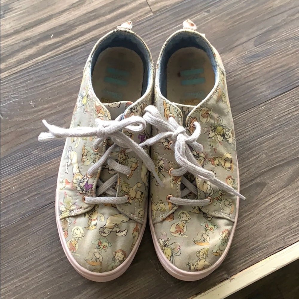 Limited Edition Seven Dwarves Disney Toms Size 8